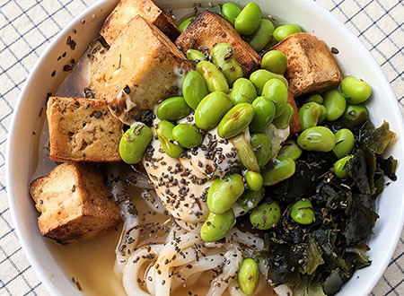 Miso sriuba su tofu ir edamame pupelėmis